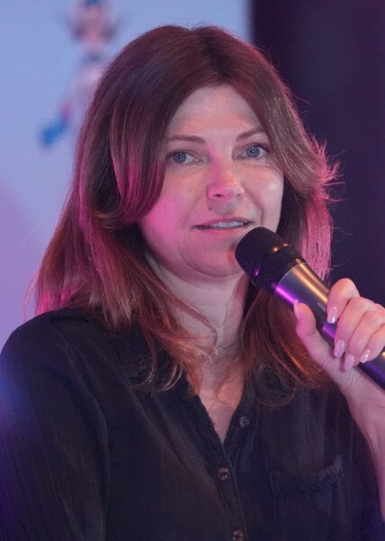 Nicole De Boer photo