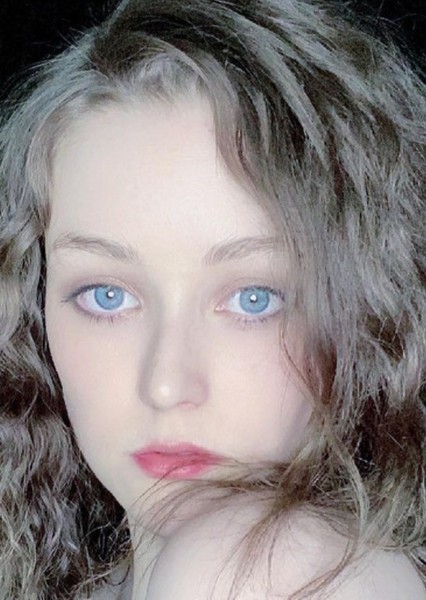 Nicole Dollanganger photo