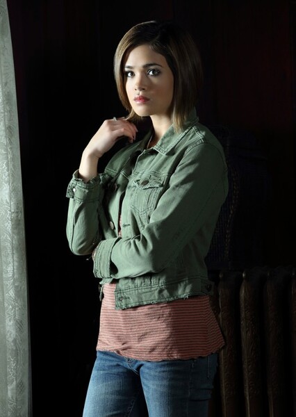 Nicole Gale Anderson photo