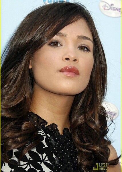 Nicole Gale Anderson photo