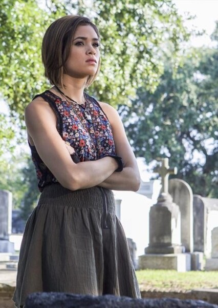 Nicole Gale Anderson photo