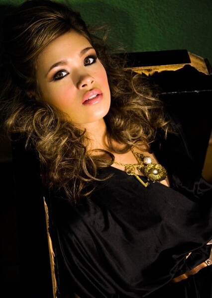 Nicole Gale Anderson photo