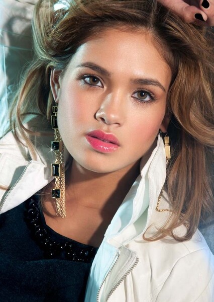 Nicole Gale Anderson photo