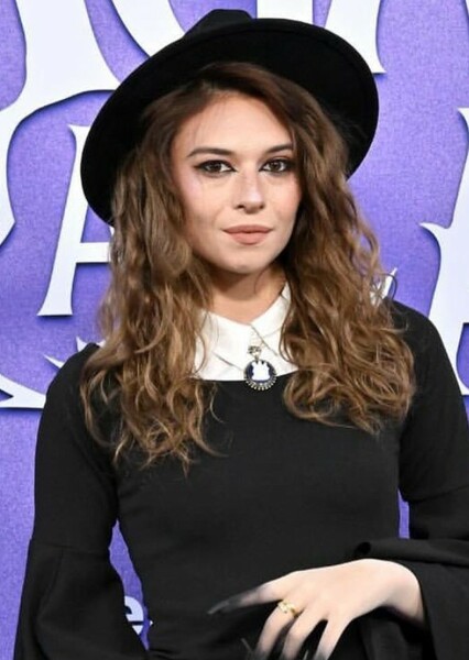 Nicole Maines photo