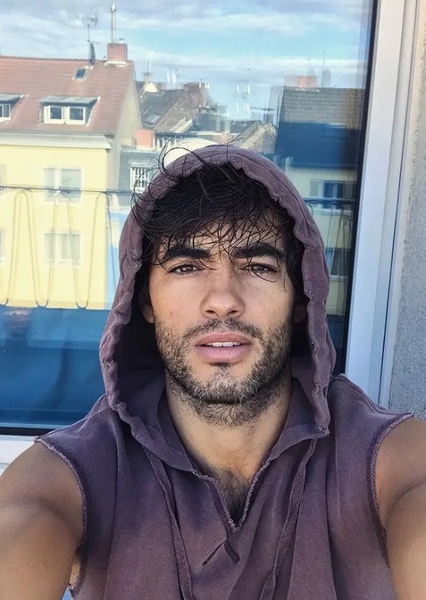 Nik Xhelilaj photo