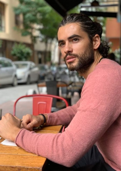 Nik Xhelilaj photo