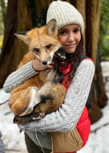 Nina Dobrev