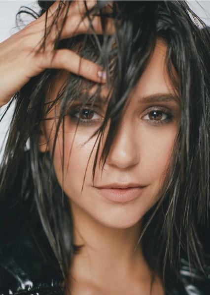 Nina Dobrev photo
