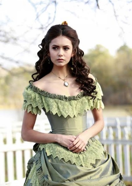 Nina Dobrev photo