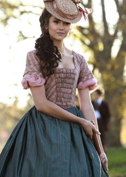 Nina Dobrev photo
