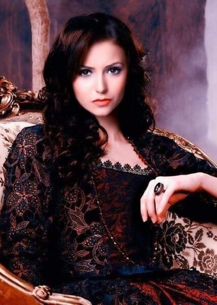 Nina Dobrev photo
