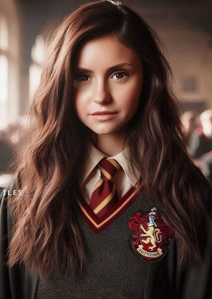 Nina Dobrev photo