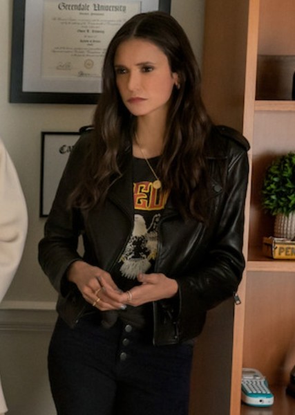 Nina Dobrev photo