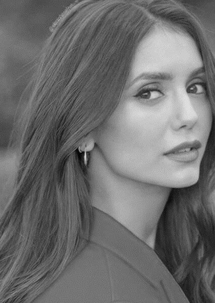 Nina Dobrev