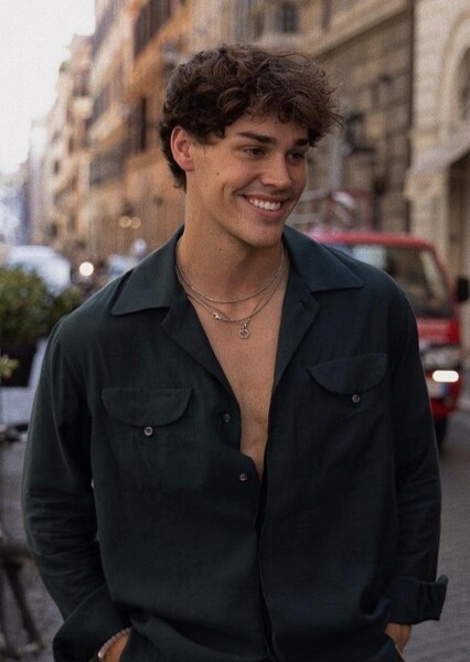 Noah Beck photo