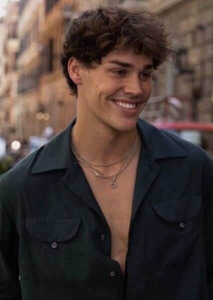 Noah Beck photo