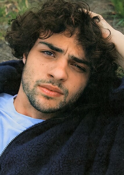 Noah Centineo photo