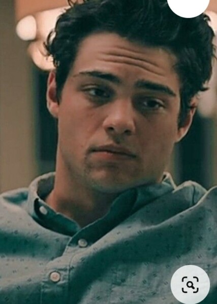 Noah Centineo photo