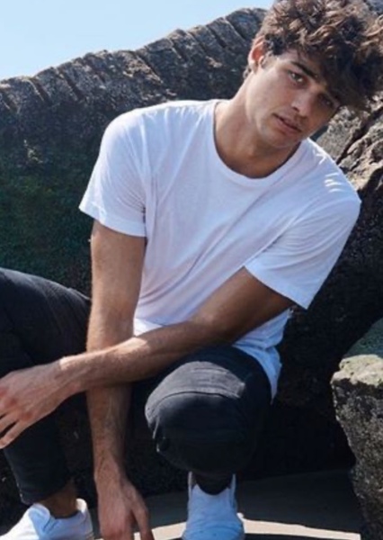 Noah Centineo photo