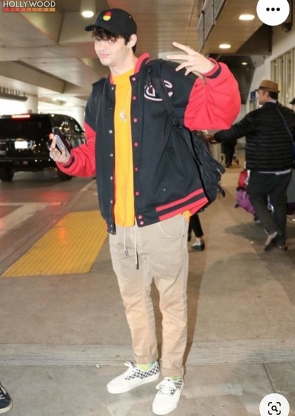 Noah Centineo photo