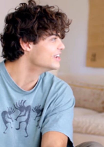 Noah Centineo photo