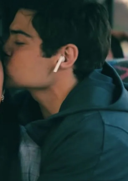 Noah Centineo photo