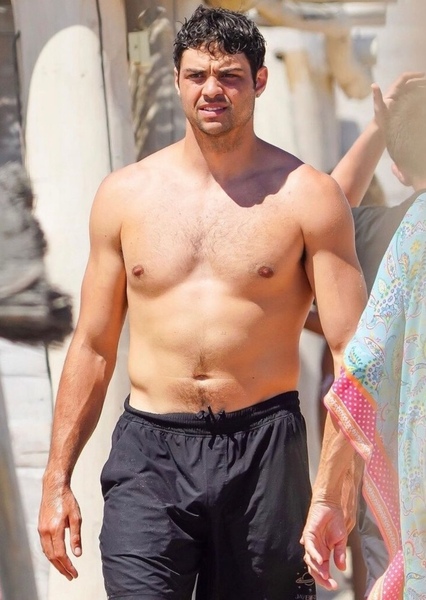 Noah Centineo photo