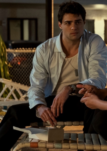 Noah Centineo photo