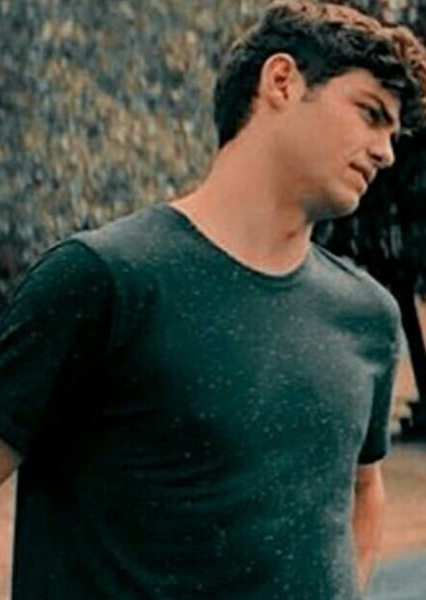 Noah Centineo photo