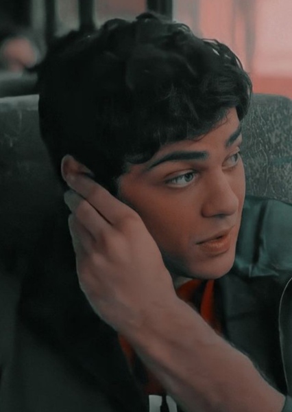 Noah Centineo photo