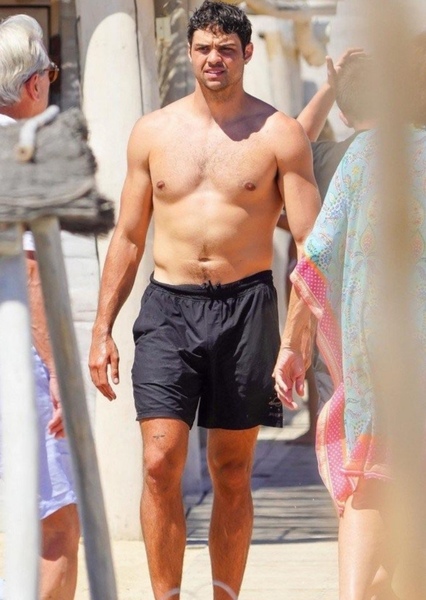 Noah Centineo photo