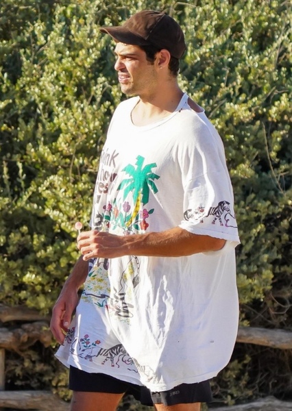 Noah Centineo photo