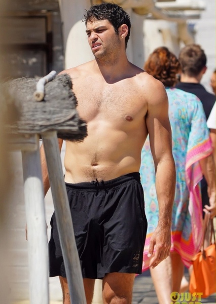 Noah Centineo photo