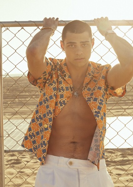 Noah Centineo photo