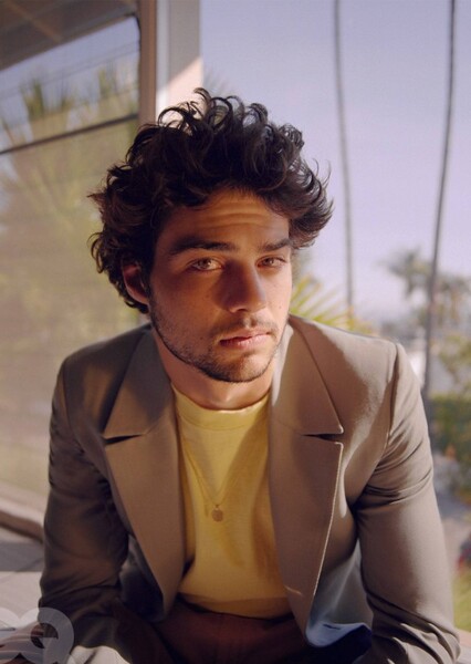 Noah Centineo photo