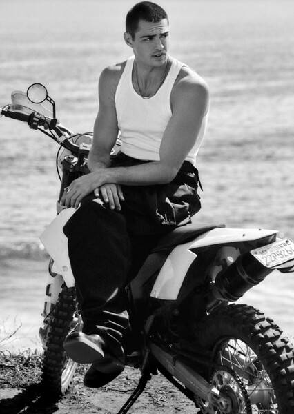 Noah Centineo photo