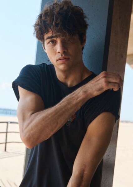 Noah Centineo photo
