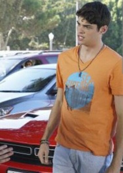 Noah Centineo photo