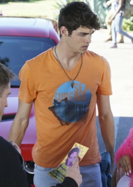 Noah Centineo photo