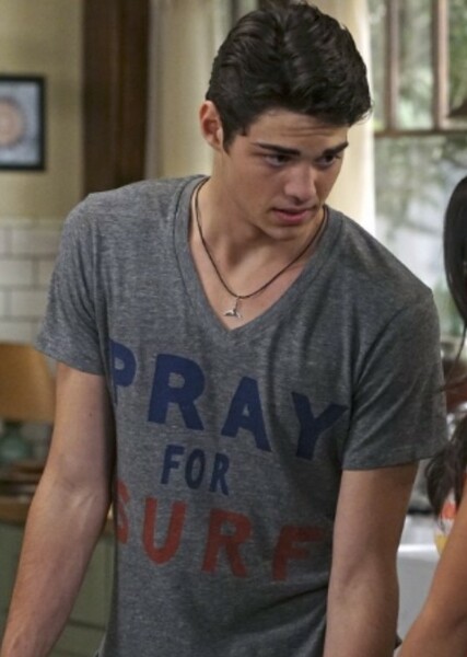Noah Centineo photo