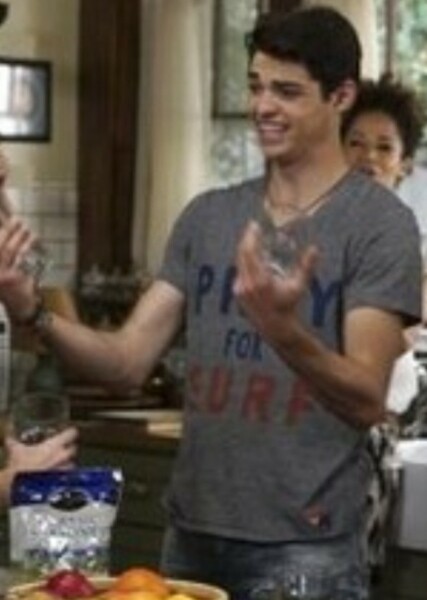 Noah Centineo photo
