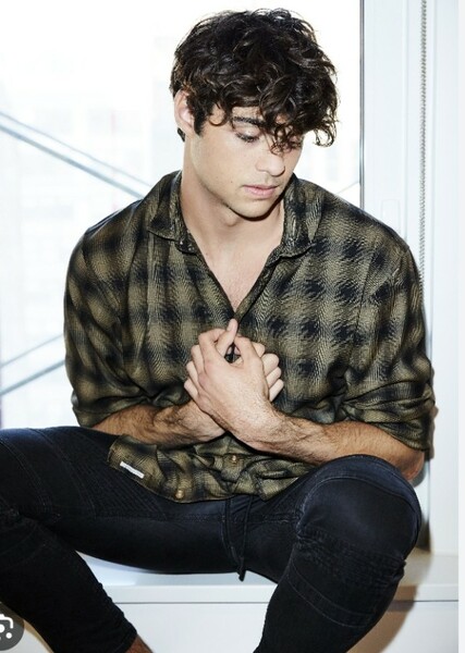 Noah Centineo photo