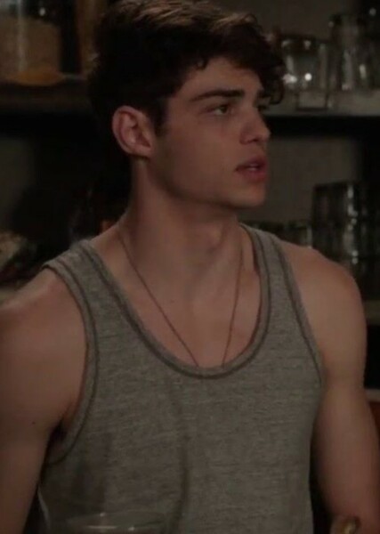 Noah Centineo photo
