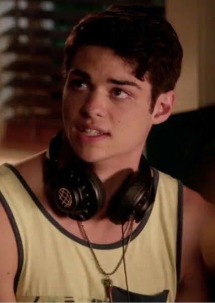 Noah Centineo photo