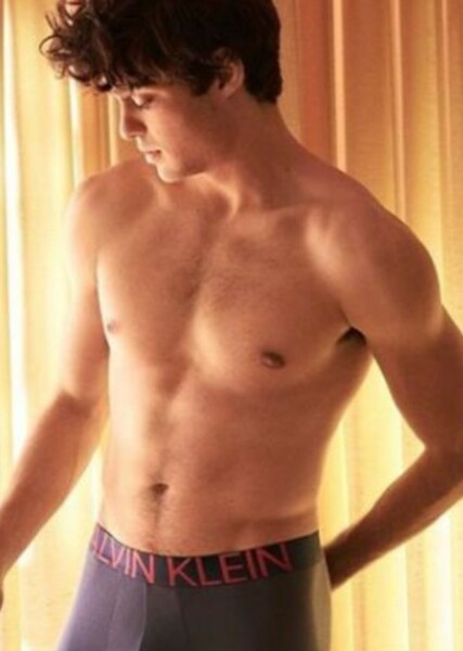 Noah Centineo photo