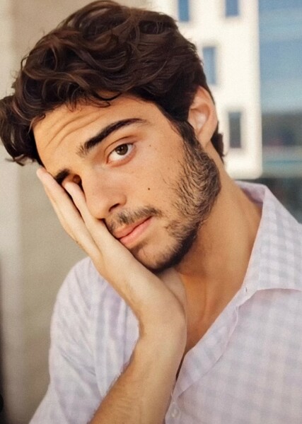 Noah Centineo photo
