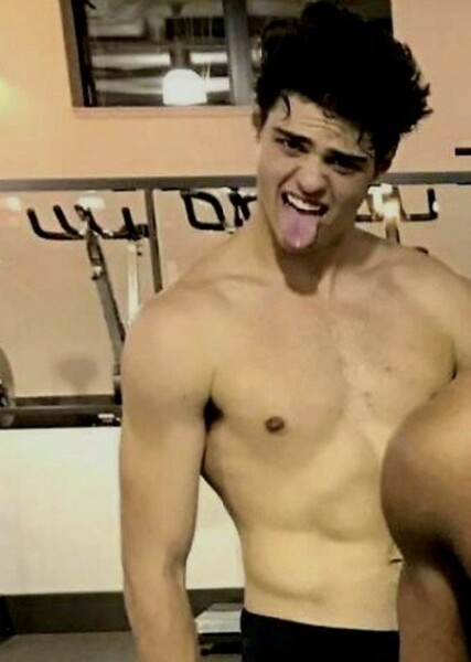 Noah Centineo photo