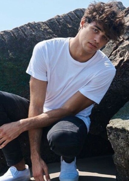 Noah Centineo photo