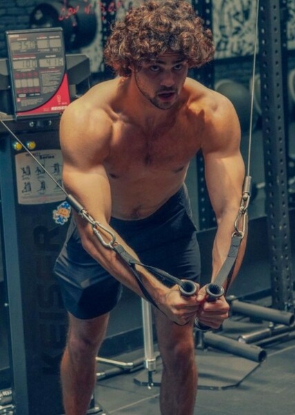 Noah Centineo photo