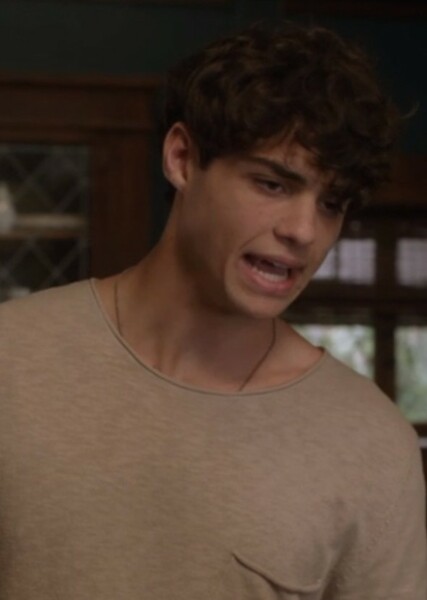 Noah Centineo photo